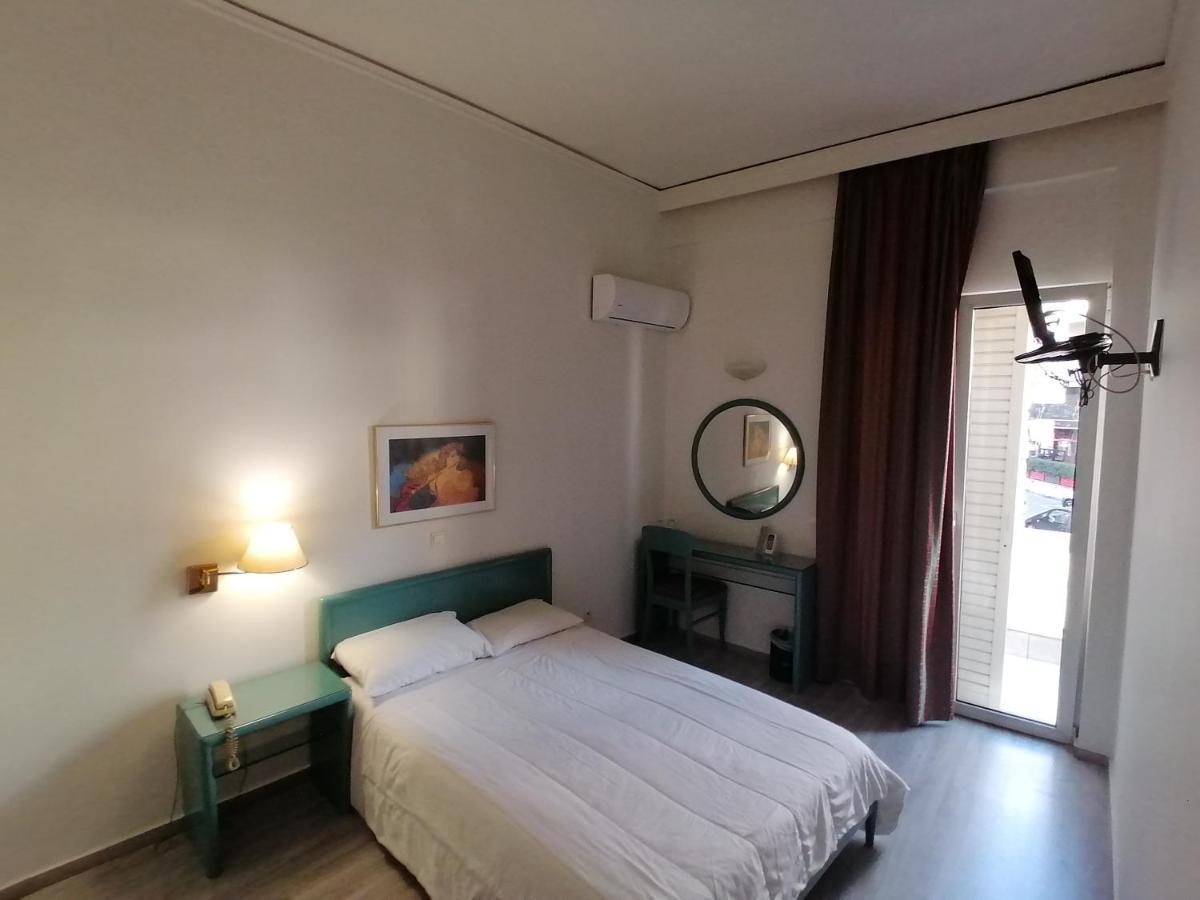 Hotel Galaxias Аґрініо Екстер'єр фото